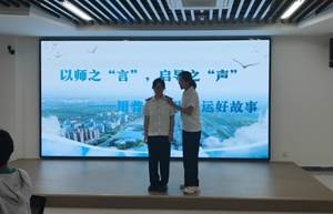 一些人站在电视前AI 生成的内容可能不正确。