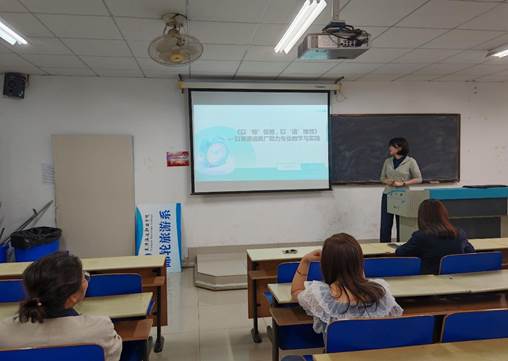 小孩们在房间里AI 生成的内容可能不正确。