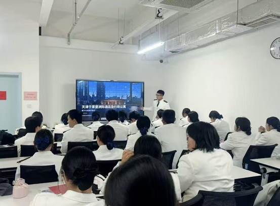 会议室里的人们AI 生成的内容可能不正确。